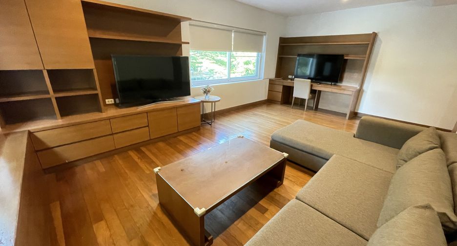 For rent 4 bedrooms house in Watthana, Bangkok
