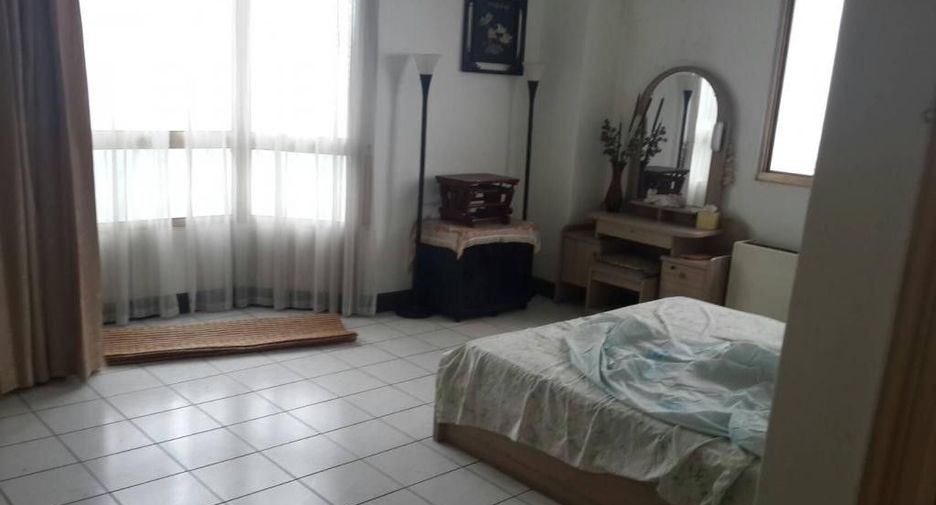 For rent 3 bedrooms condo in Suan Luang, Bangkok