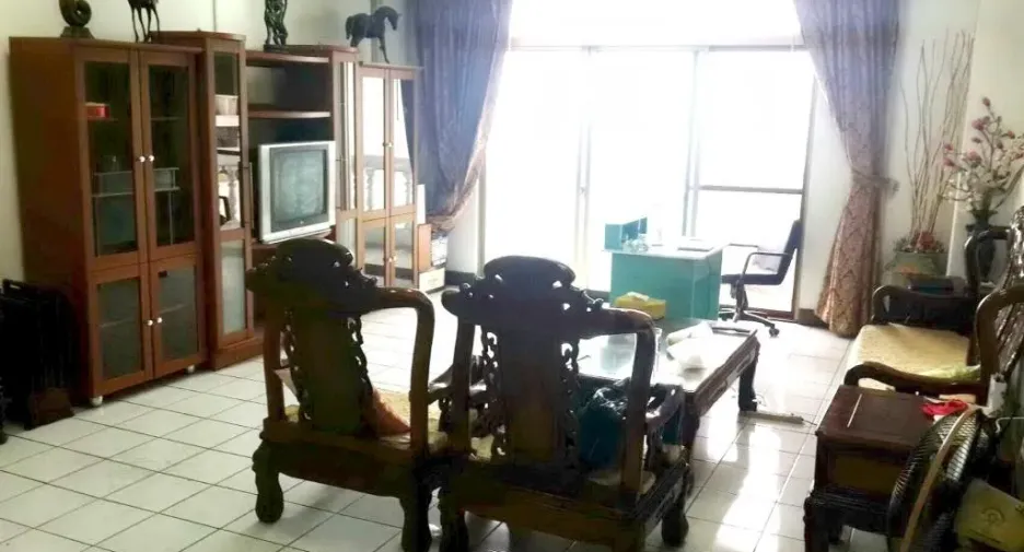 Condo en alquiler de 3 habitaciones en Suan Luang, Bangkok