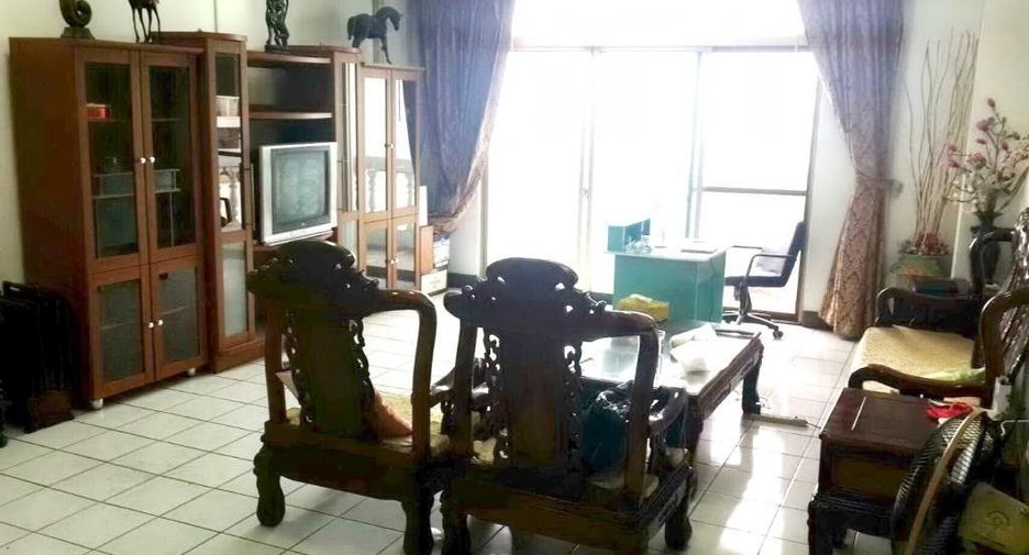 For rent 3 bedrooms condo in Suan Luang, Bangkok