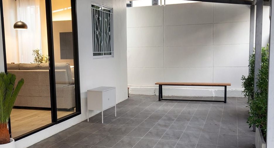 For rent 3 ベッドルーム house in Huai Khwang, Bangkok