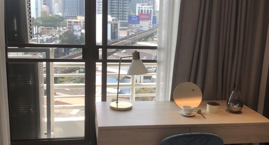 For rent 3 bedrooms apartment in Khlong Toei, Bangkok