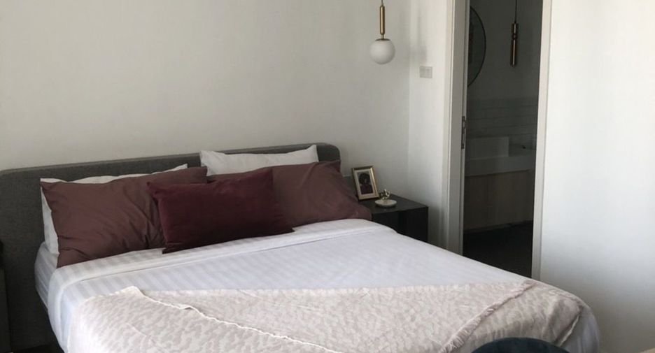 For rent 3 bedrooms apartment in Khlong Toei, Bangkok