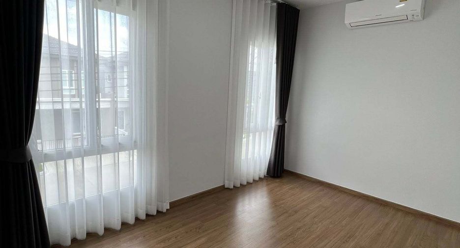Casa en venta de 3 habitaciones en Bang Phli, Samut Prakan