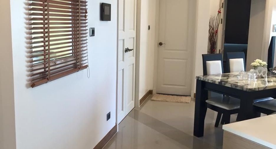 For sale そして for rent 2 ベッドルーム condo in Huai Khwang, Bangkok