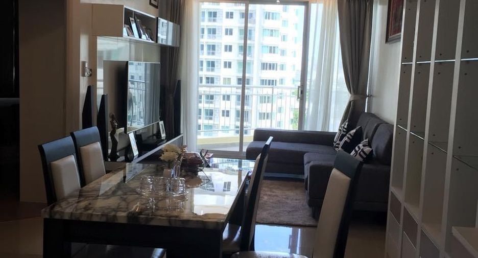 For sale そして for rent 2 ベッドルーム condo in Huai Khwang, Bangkok