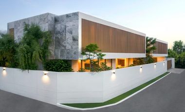 For sale 4 bedrooms house in Lat Phrao, Bangkok