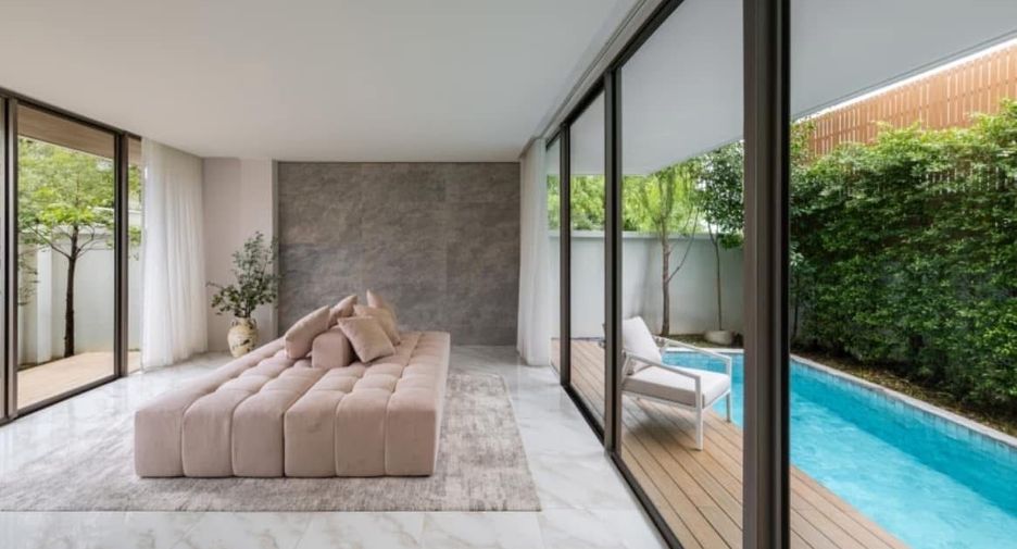 For sale 4 bedrooms house in Lat Phrao, Bangkok