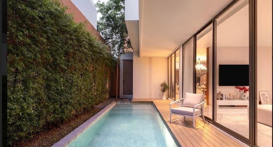 For sale 4 bedrooms house in Lat Phrao, Bangkok
