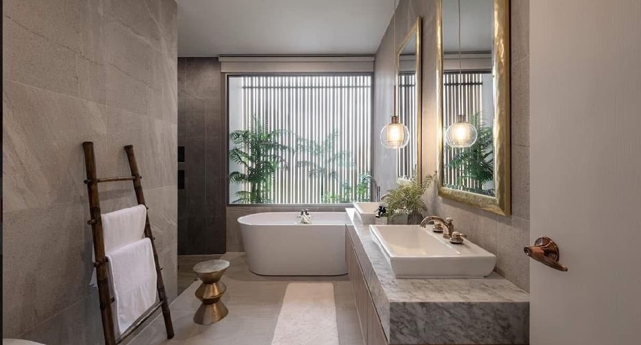 For sale 4 bedrooms house in Lat Phrao, Bangkok