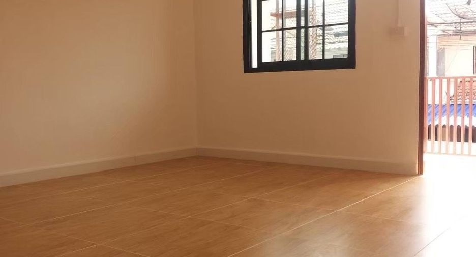 For sale 2 bedrooms townhouse in Phra Samut Chedi, Samut Prakan
