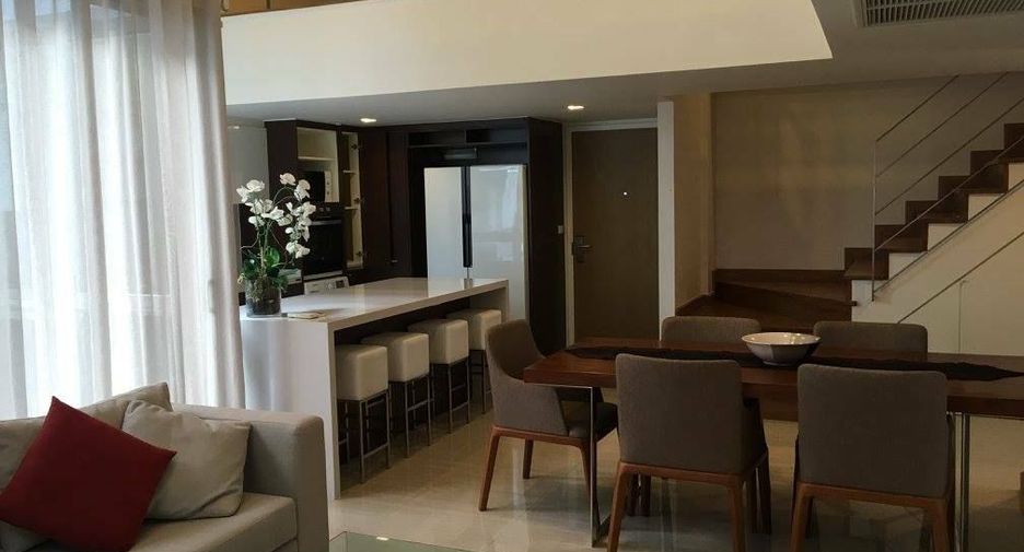 Condo en venta y en alquiler de 3 habitaciones en Watthana, Bangkok