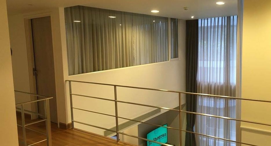 Condo en venta y en alquiler de 3 habitaciones en Watthana, Bangkok