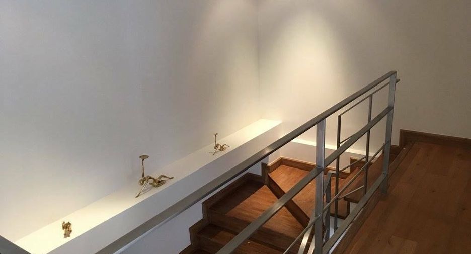 Condo en venta y en alquiler de 3 habitaciones en Watthana, Bangkok