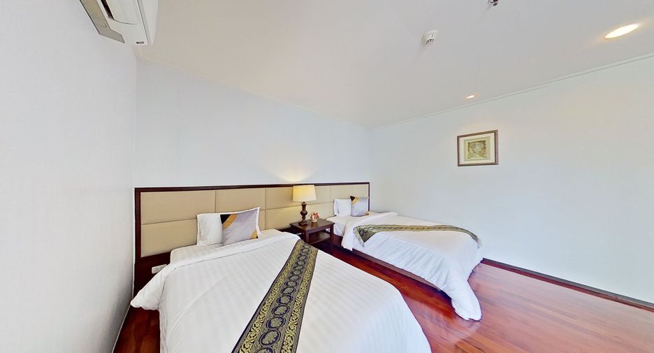 For rent 4 bedrooms condo in Watthana, Bangkok