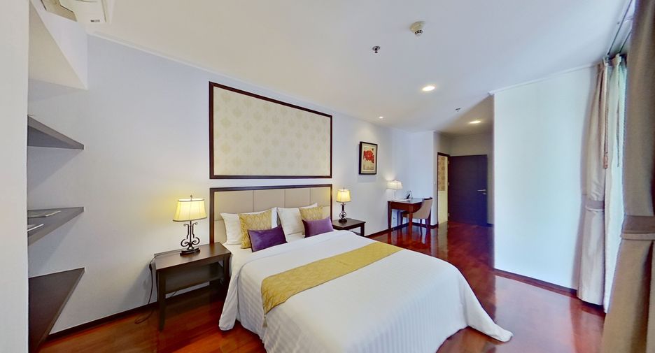 For rent 4 bedrooms condo in Watthana, Bangkok