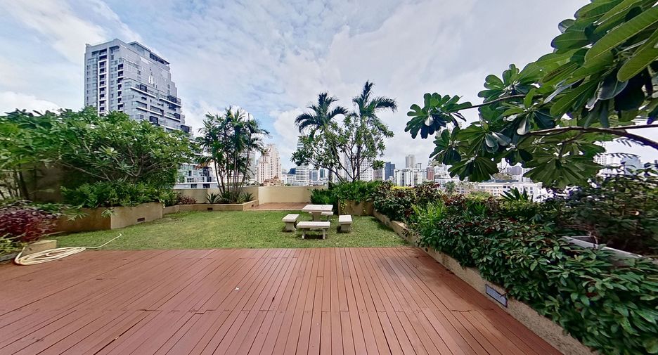 For rent 4 bedrooms condo in Watthana, Bangkok