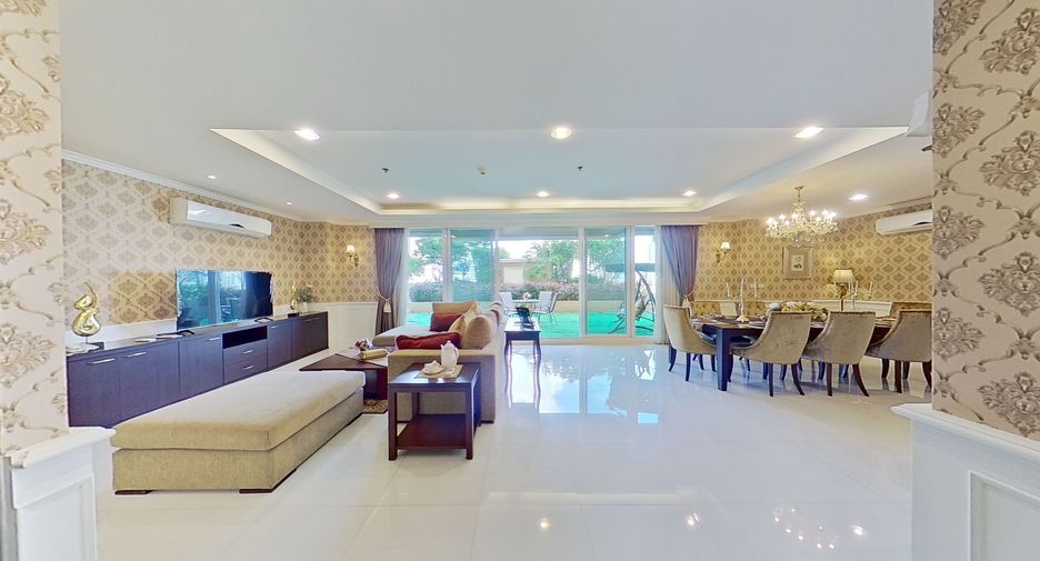 For rent 4 bedrooms condo in Watthana, Bangkok