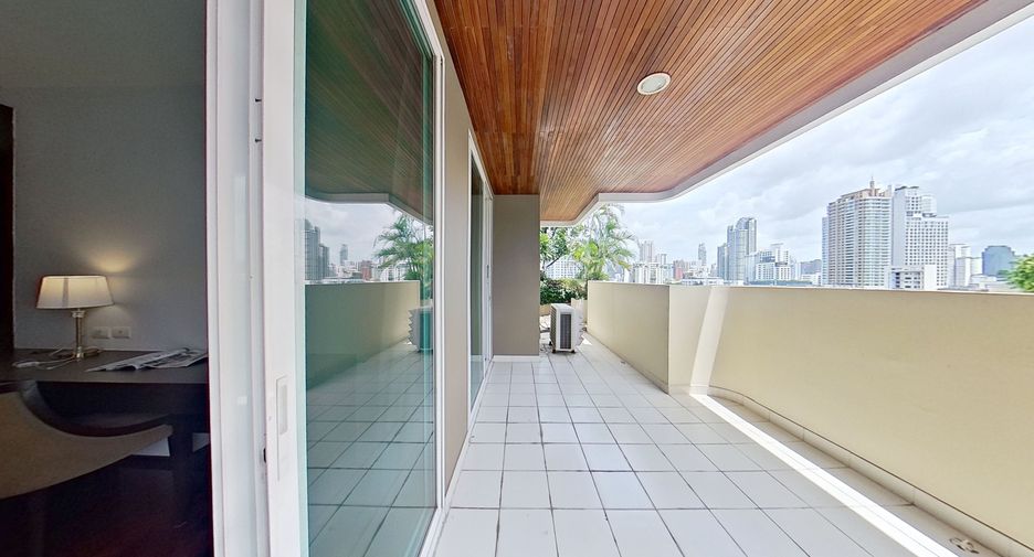 For rent 4 bedrooms condo in Watthana, Bangkok