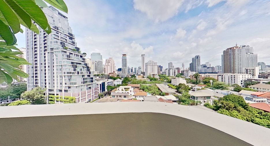 For rent 4 bedrooms condo in Watthana, Bangkok