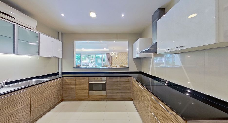 For rent 4 bedrooms condo in Watthana, Bangkok
