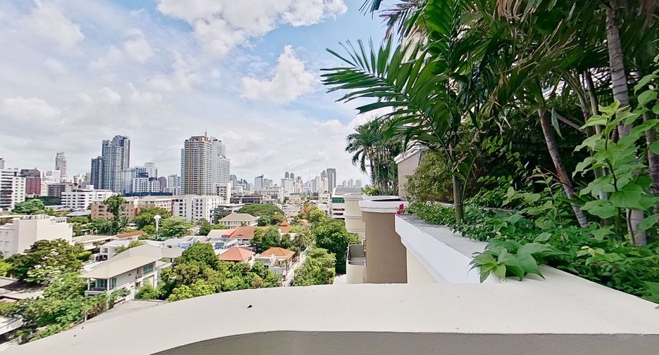 For rent 4 bedrooms condo in Watthana, Bangkok