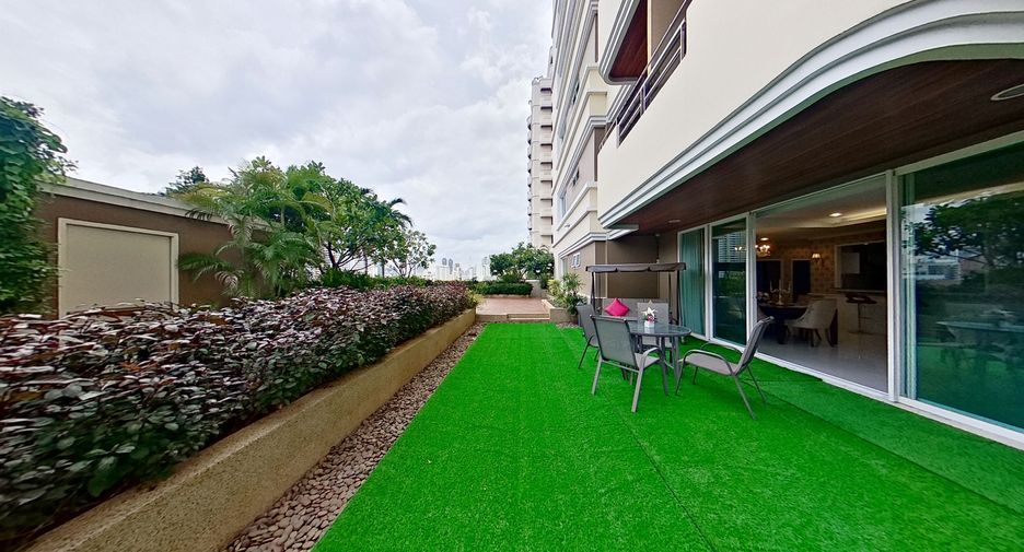 For rent 4 bedrooms condo in Watthana, Bangkok