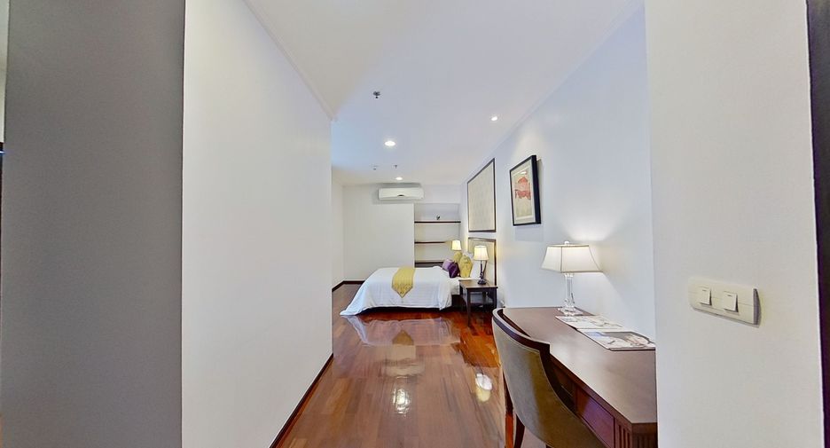 For rent 4 bedrooms condo in Watthana, Bangkok