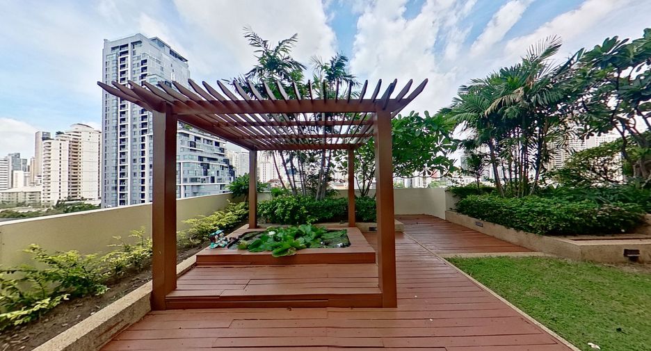 For rent 4 bedrooms condo in Watthana, Bangkok
