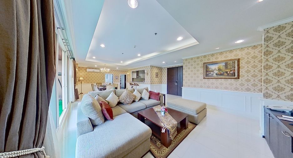 For rent 4 bedrooms condo in Watthana, Bangkok