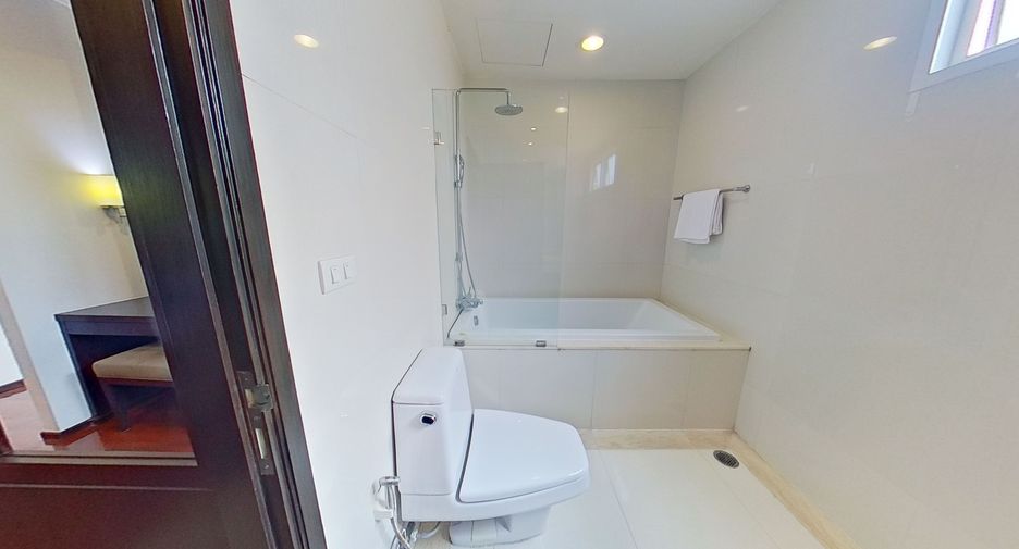 For rent 4 bedrooms condo in Watthana, Bangkok