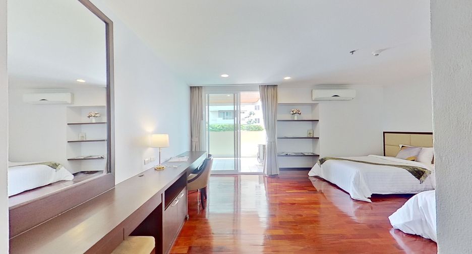 For rent 4 bedrooms condo in Watthana, Bangkok