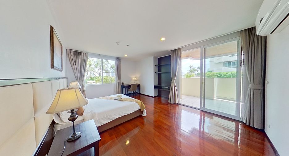 For rent 4 bedrooms condo in Watthana, Bangkok