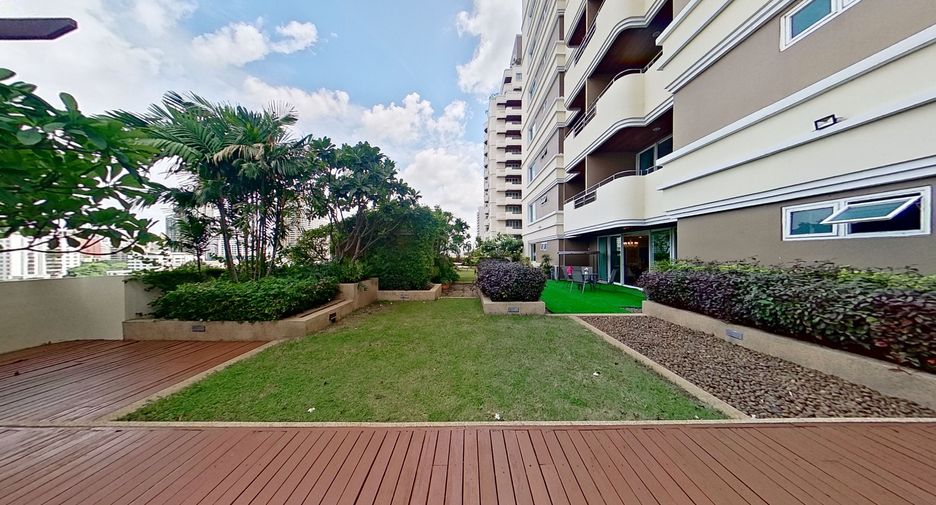 For rent 4 bedrooms condo in Watthana, Bangkok