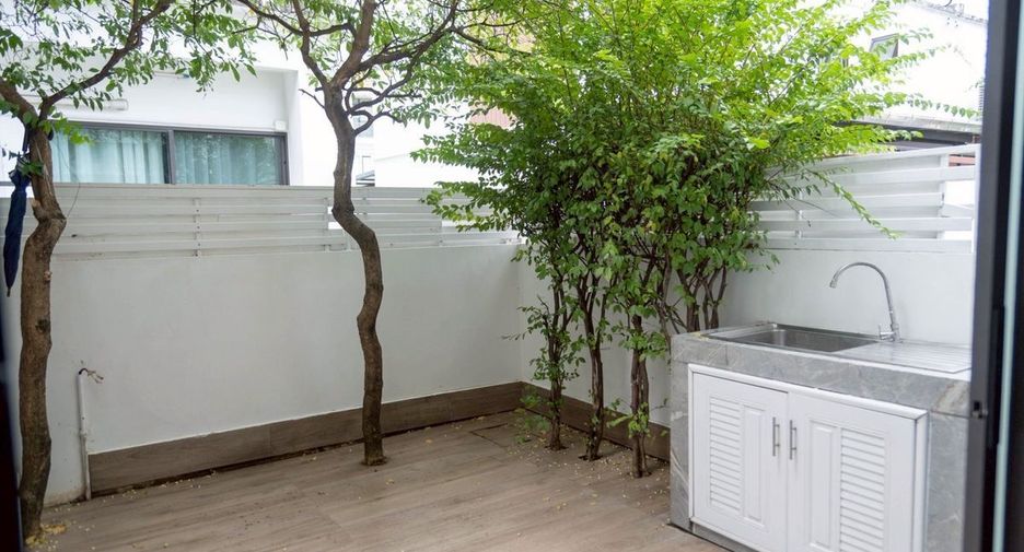 For rent 4 bedrooms condo in Khan Na Yao, Bangkok