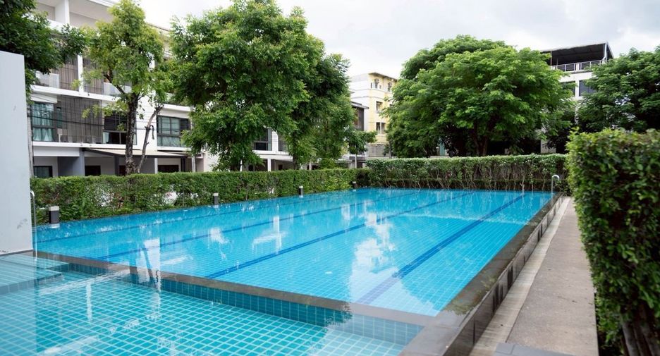 For rent 4 bedrooms condo in Khan Na Yao, Bangkok