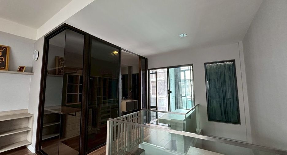 For rent 4 bedrooms condo in Khan Na Yao, Bangkok