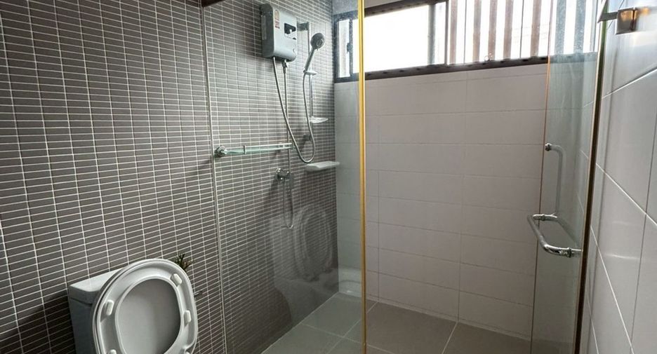 For rent 4 bedrooms condo in Khan Na Yao, Bangkok
