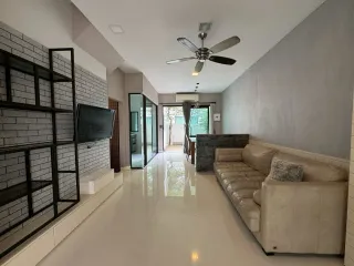 For rent 4 bedrooms condo in Khan Na Yao, Bangkok