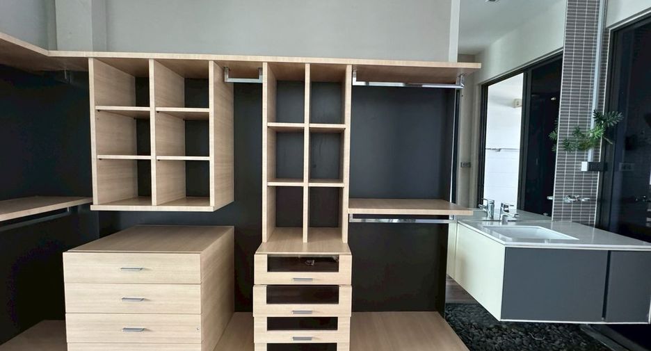 For rent 4 bedrooms condo in Khan Na Yao, Bangkok