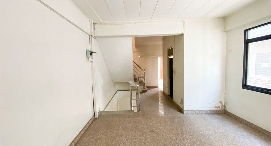 For sale 6 bedrooms townhouse in Din Daeng, Bangkok