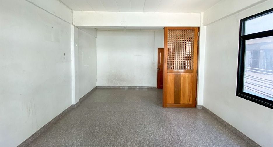 For sale 6 bedrooms townhouse in Din Daeng, Bangkok