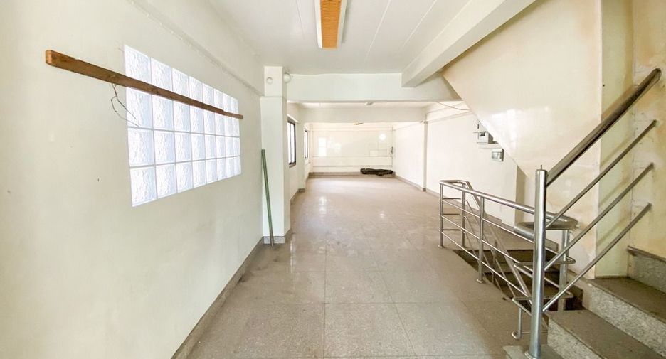 For sale 6 bedrooms townhouse in Din Daeng, Bangkok