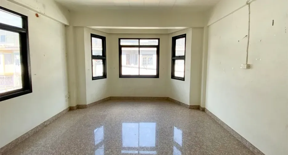 For sale 6 bedrooms townhouse in Din Daeng, Bangkok