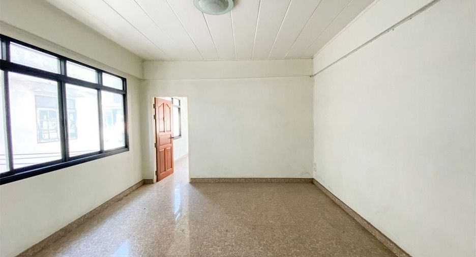 For sale 6 bedrooms townhouse in Din Daeng, Bangkok