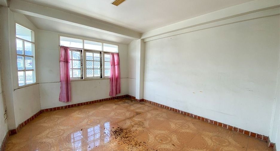 For sale 6 bedrooms townhouse in Din Daeng, Bangkok