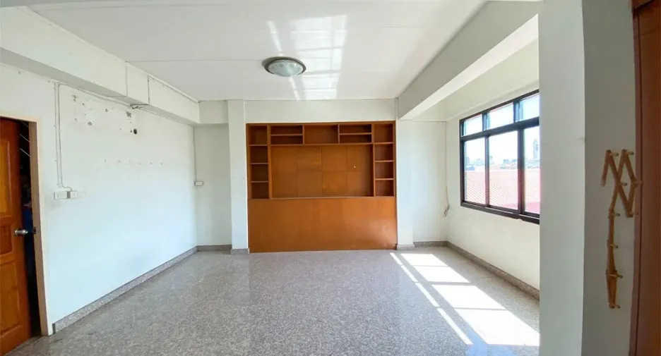 For sale 6 bedrooms townhouse in Din Daeng, Bangkok