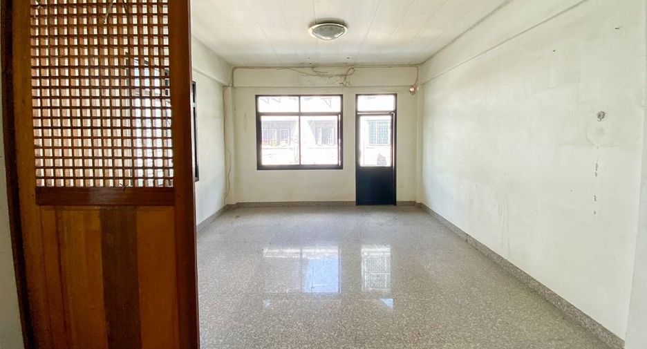 For sale 6 bedrooms townhouse in Din Daeng, Bangkok