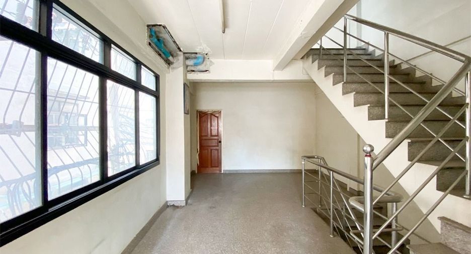 For sale 6 bedrooms townhouse in Din Daeng, Bangkok