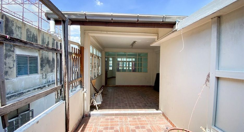 For sale 6 bedrooms townhouse in Din Daeng, Bangkok